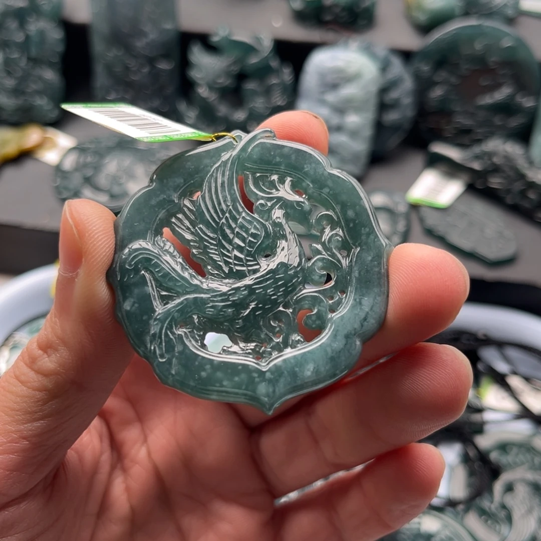 用***3翡翠未镶嵌颈饰凤