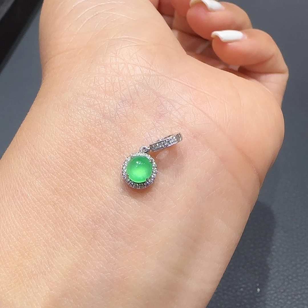 翡翠颈饰18K金镶嵌米*多蛋面