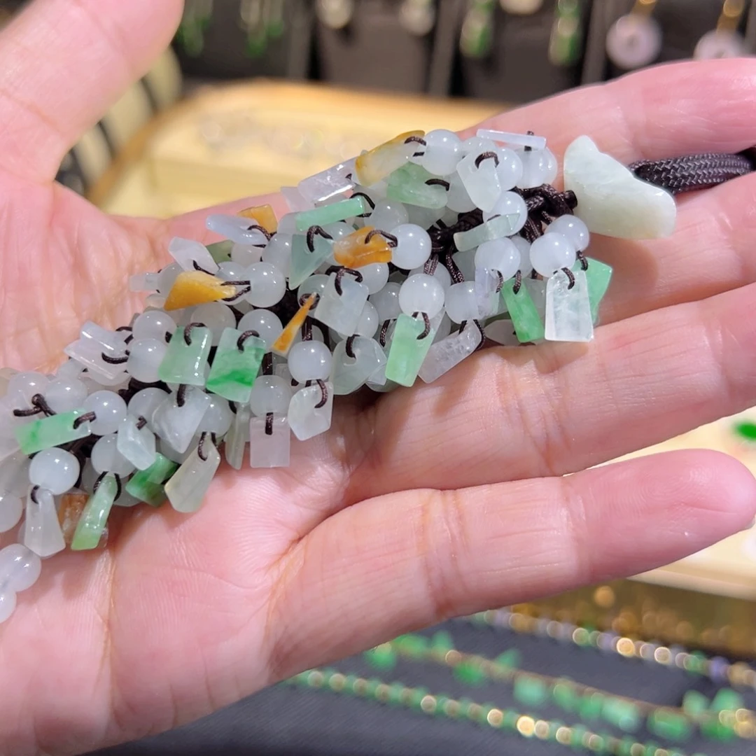 翡翠未镶嵌颈饰车挂