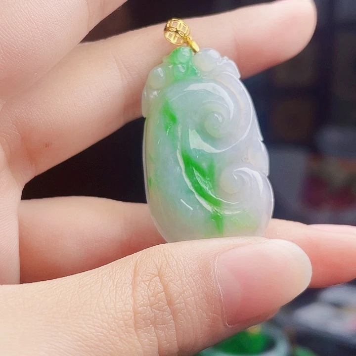 翡翠18K金镶嵌颈饰多样性