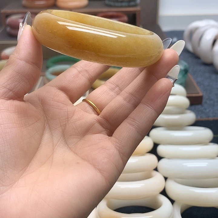 石英质玉未镶嵌手镯