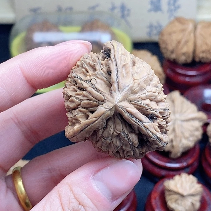 喵***喵文玩核桃吊坠黄瑕疵不退不换