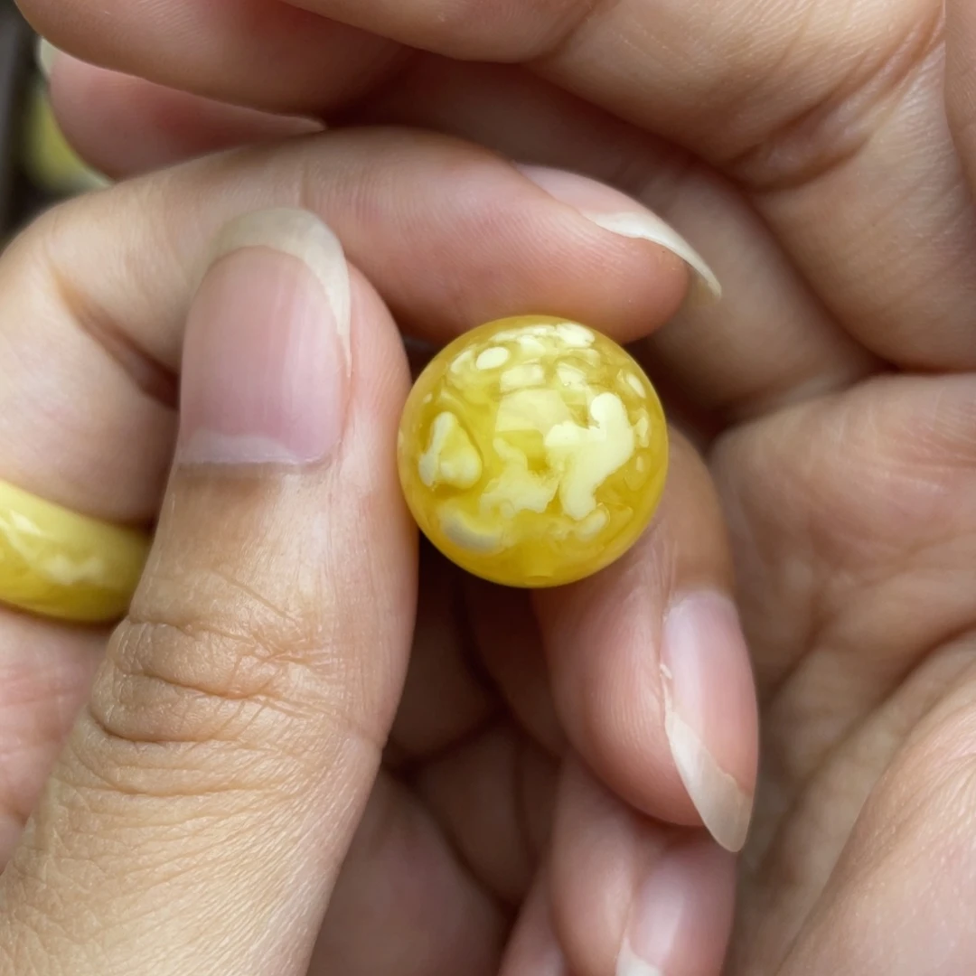 琥珀未镶嵌颈饰蛋花汤