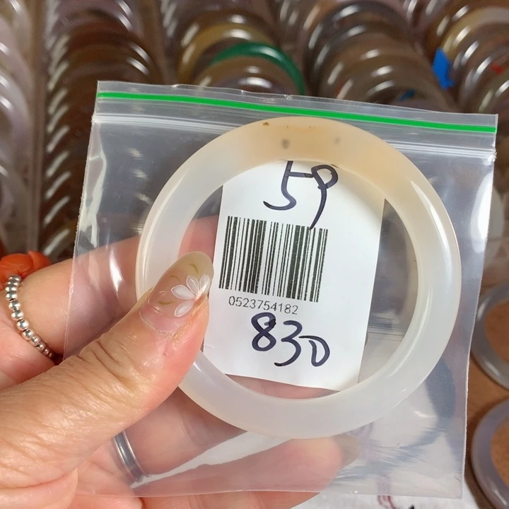 玛瑙/玉髓手镯未镶嵌59