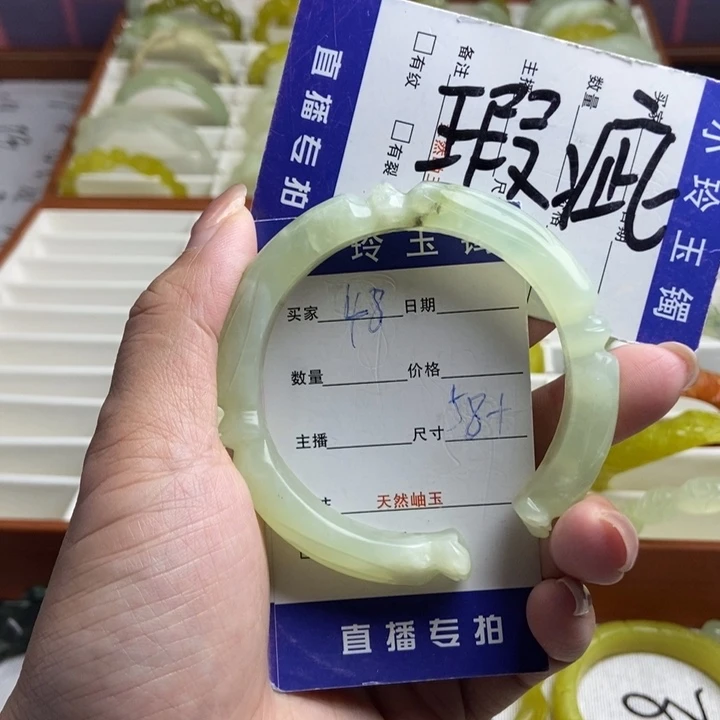 蛇纹石玉未镶嵌手镯