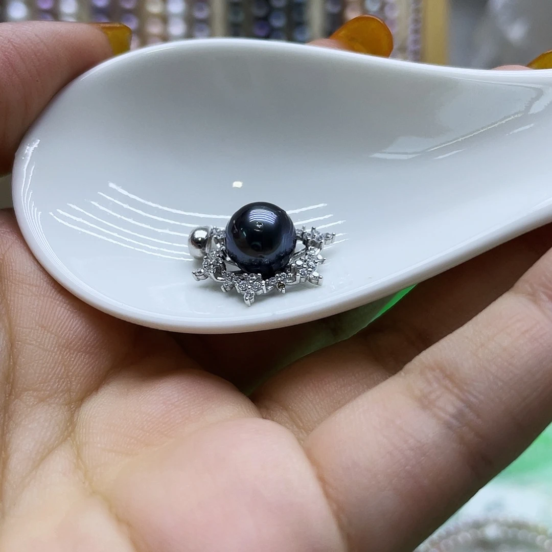 银S925镶嵌淡水珍珠胸饰