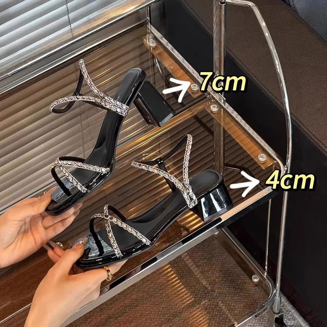 HUANGSHIFU黄师傅夏季方头水钻粗跟露趾高跟凉鞋2025高跟鞋凉鞋