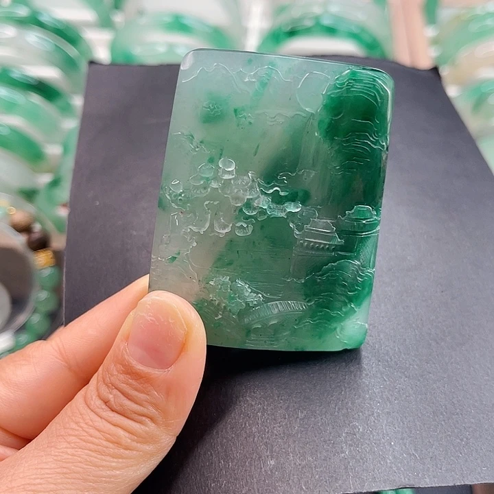 颈饰未镶嵌石英质玉