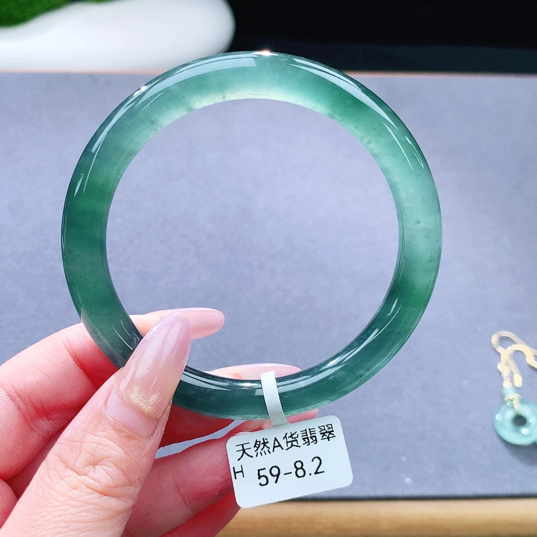 未镶嵌手镯（圆镯）翡翠