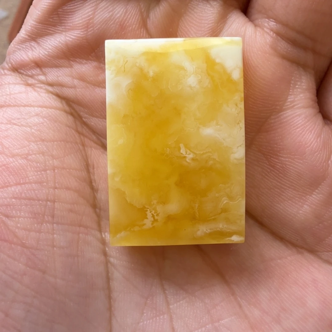 裸石琥珀未镶嵌牌子