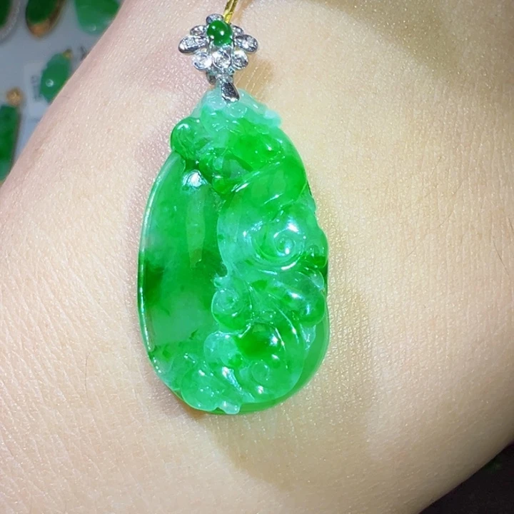 翡翠挂件18K金镶嵌翡翠