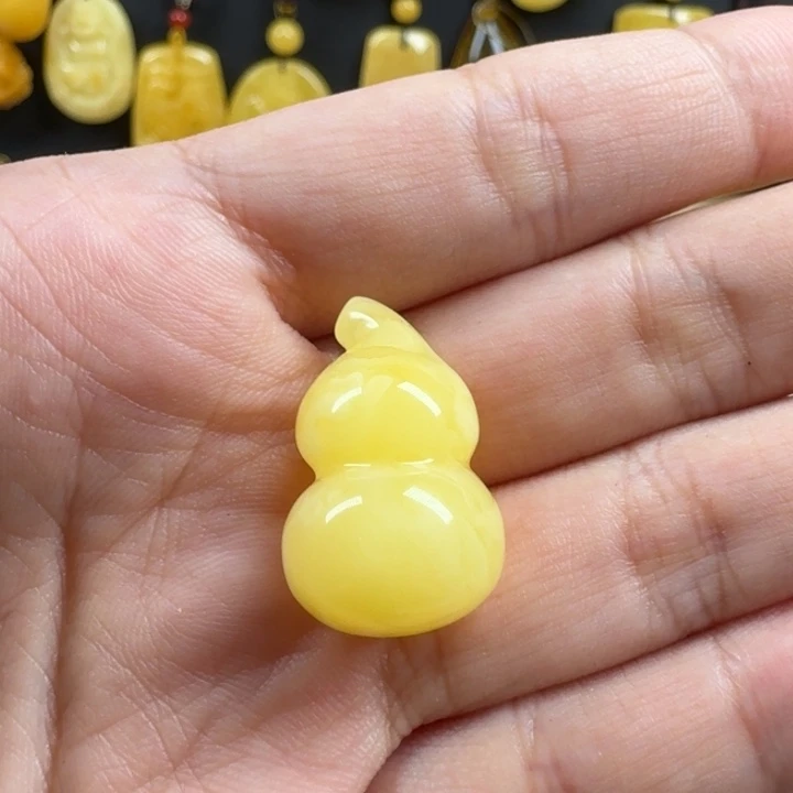蜜蜡未镶嵌珠宝奇石
