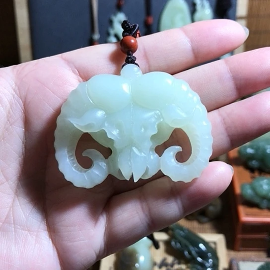 未镶嵌蛇纹石玉颈饰