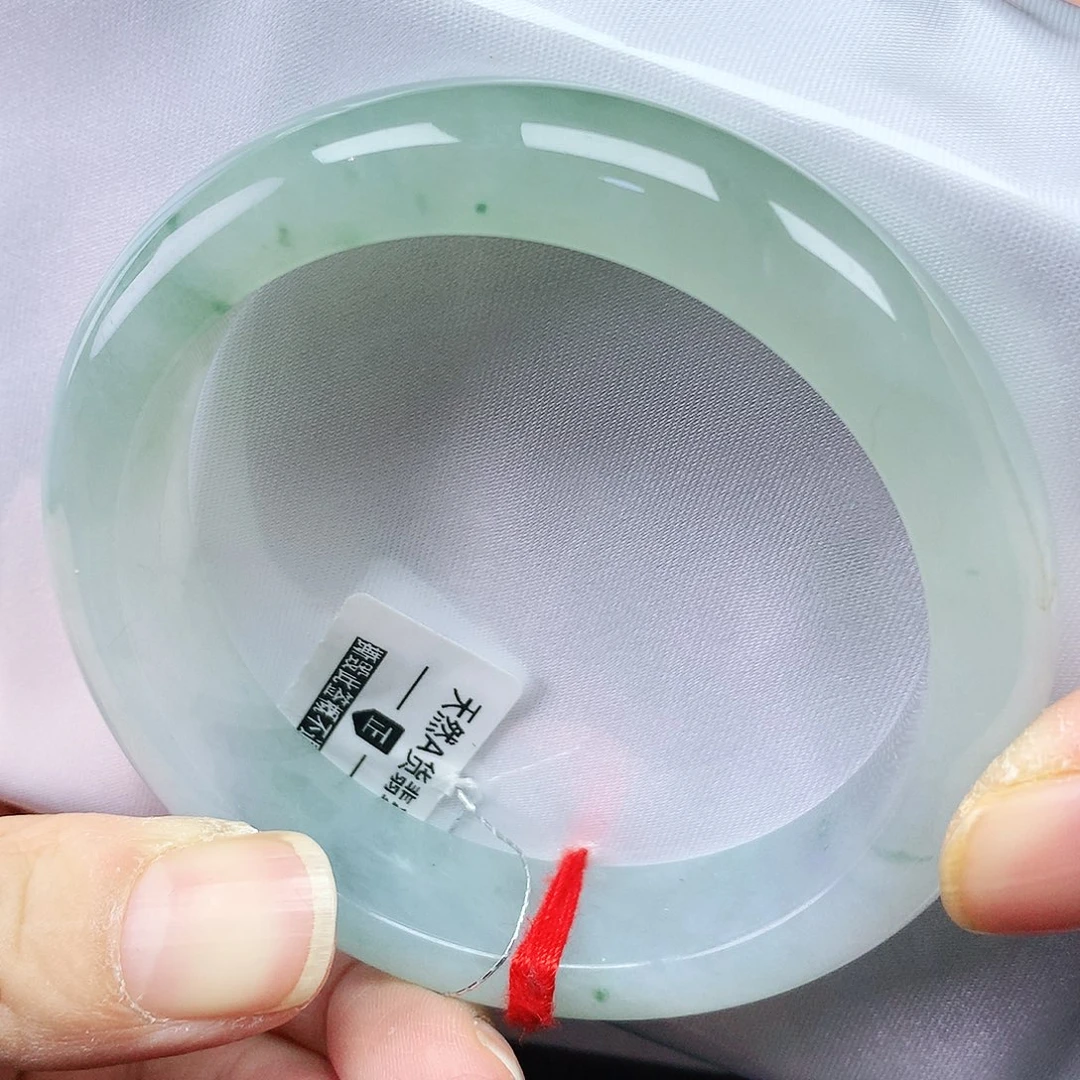 翡翠手镯未镶嵌55圈