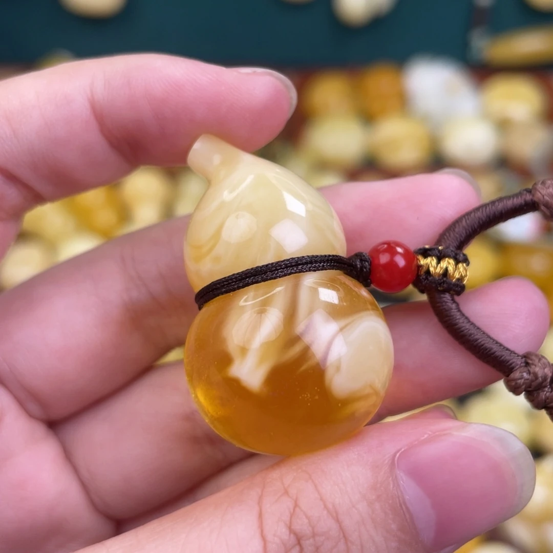 未镶嵌吊坠(赠链)蜜蜡s****8