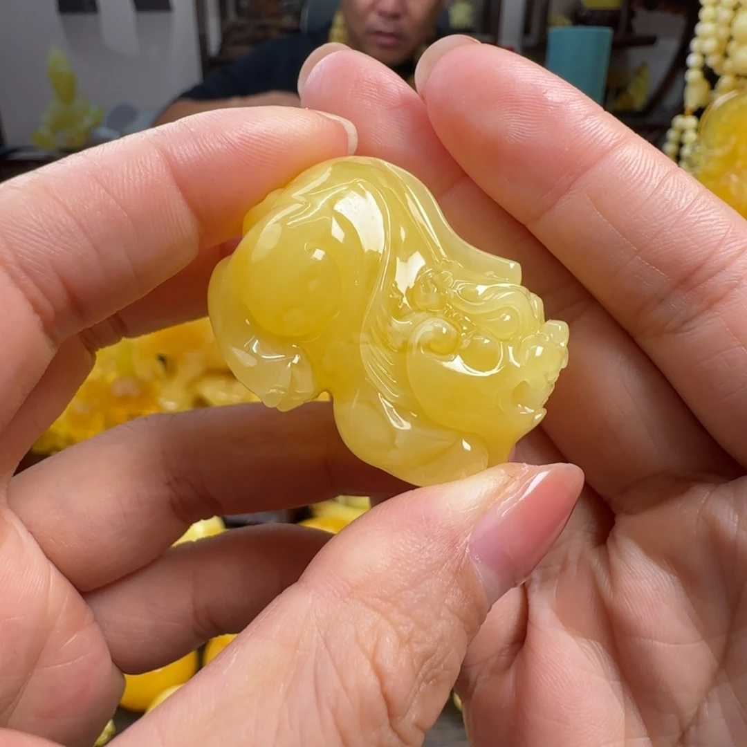蜜蜡未镶嵌珠宝奇石