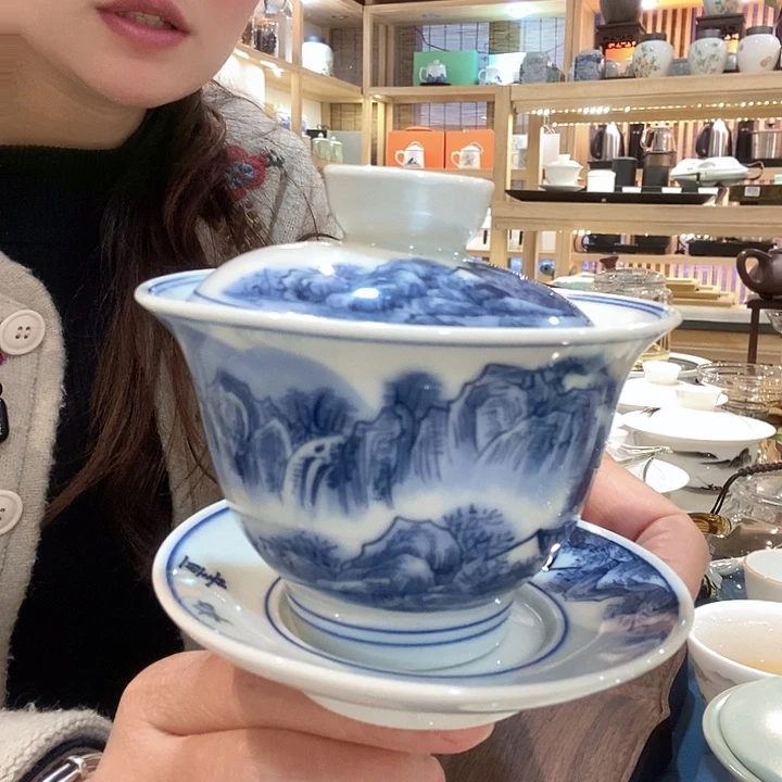 仿古青花盖碗瓷器