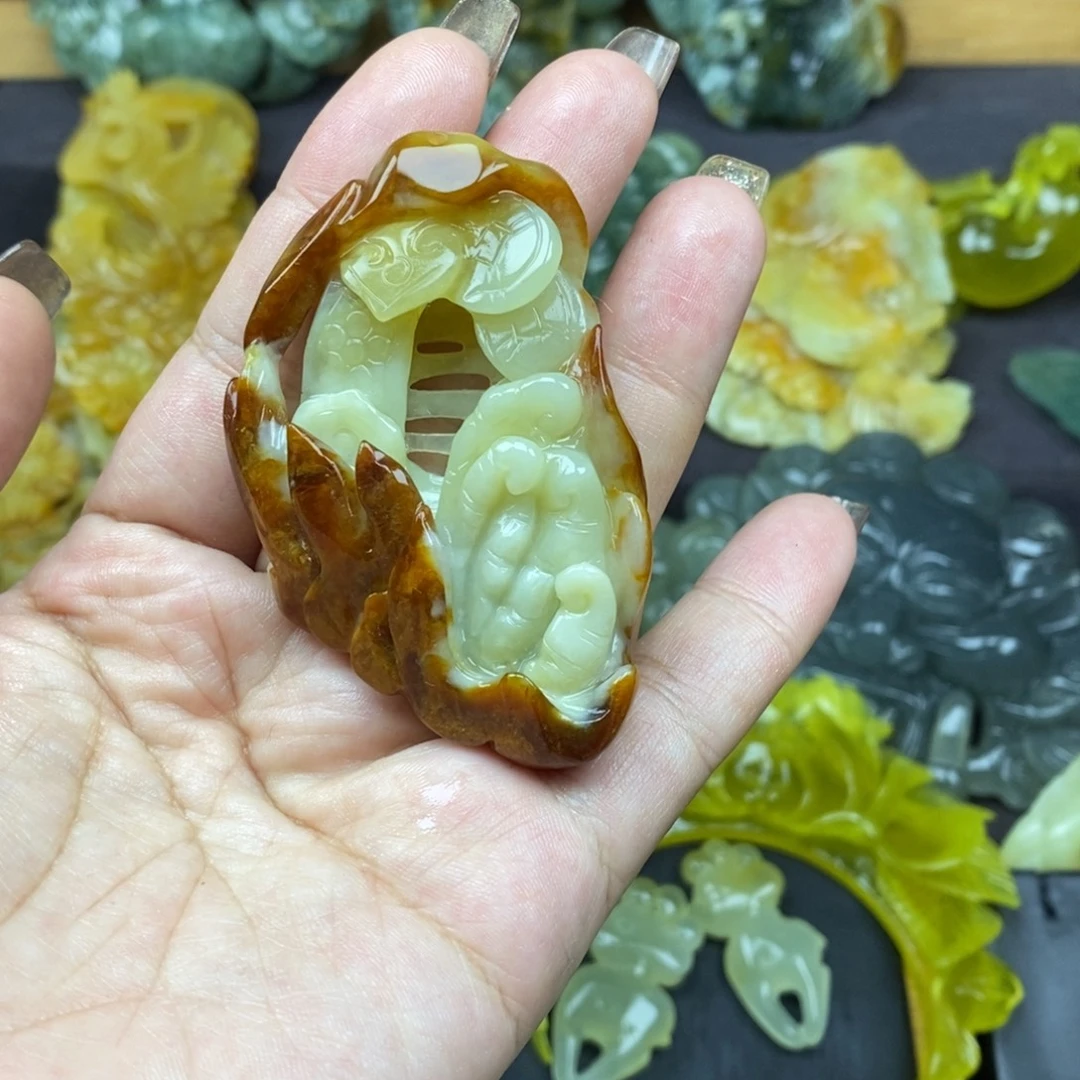 蛇纹石玉未镶嵌颈饰