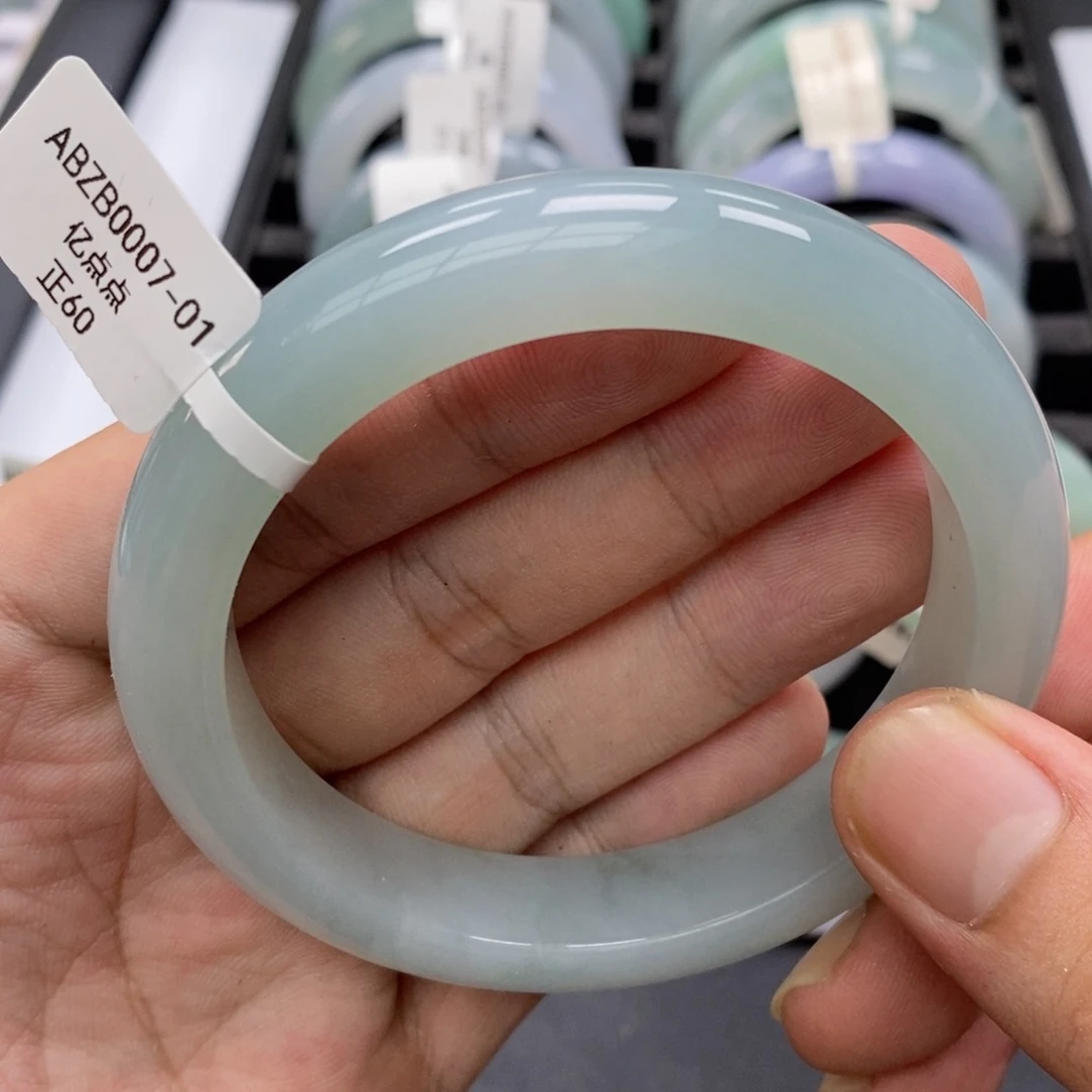 翡翠手镯未镶嵌手镯