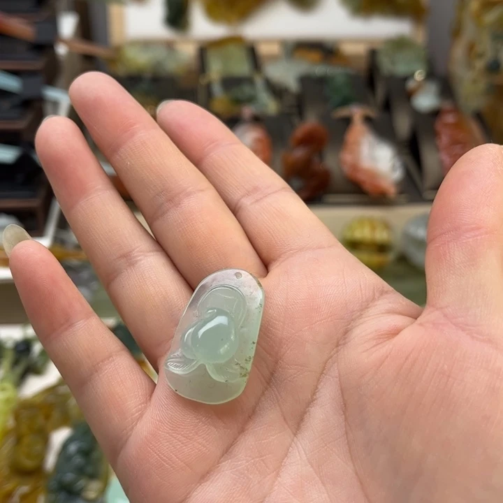 蛇纹石玉未镶嵌颈饰