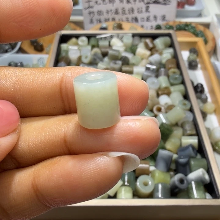 和田玉未镶嵌珠宝奇石