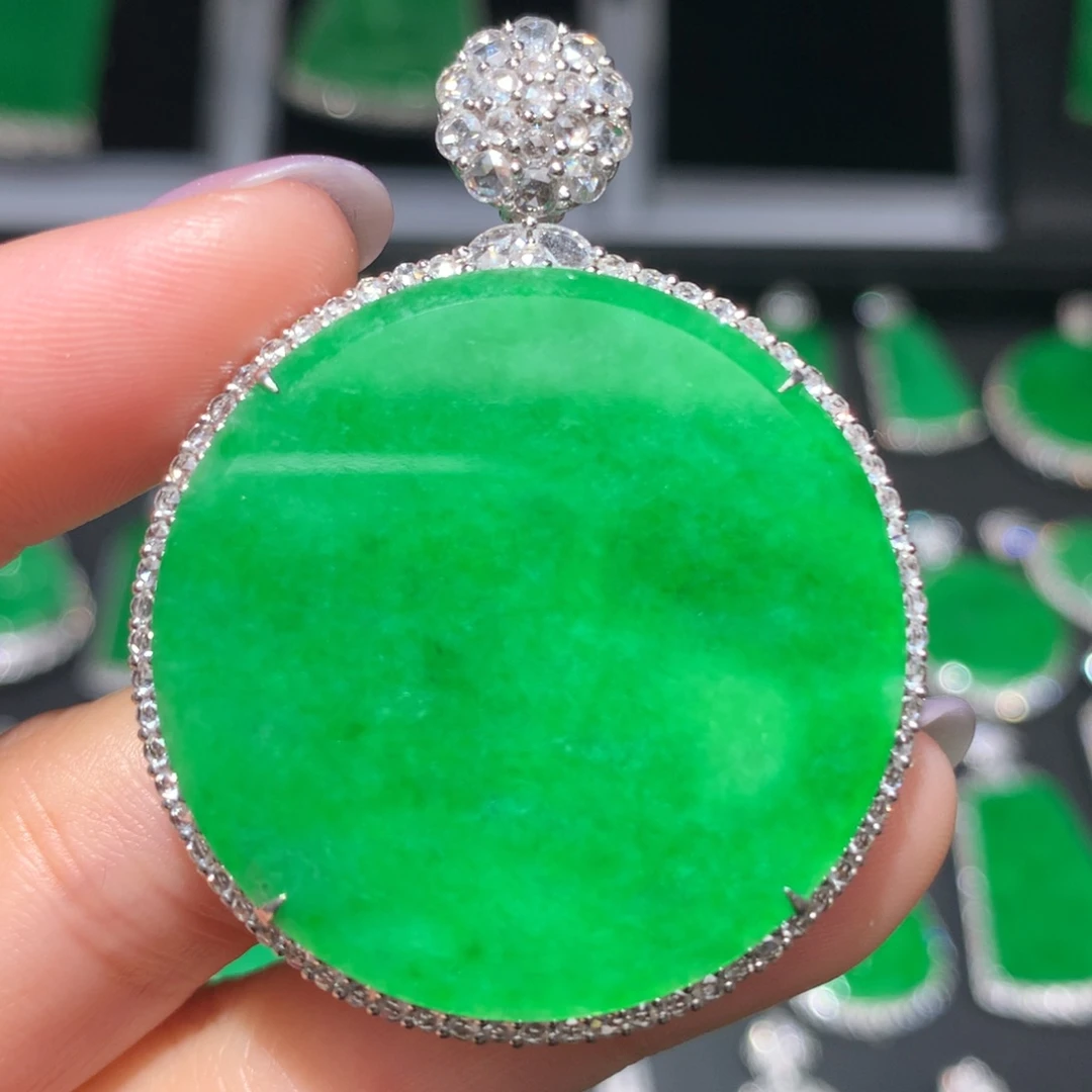 翡翠颈饰18K金镶嵌翡翠