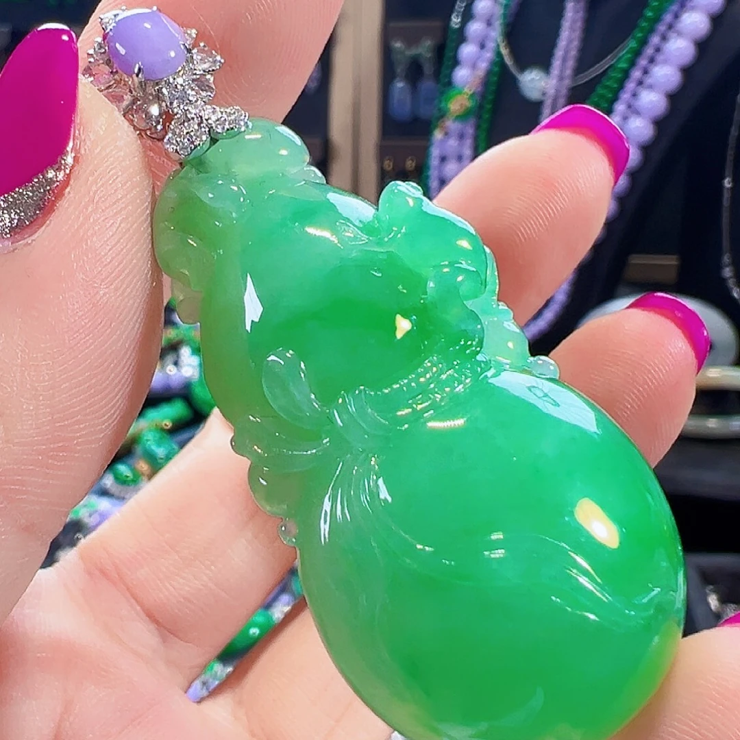 翡翠18K金镶嵌颈饰签收后24小时鉴赏期