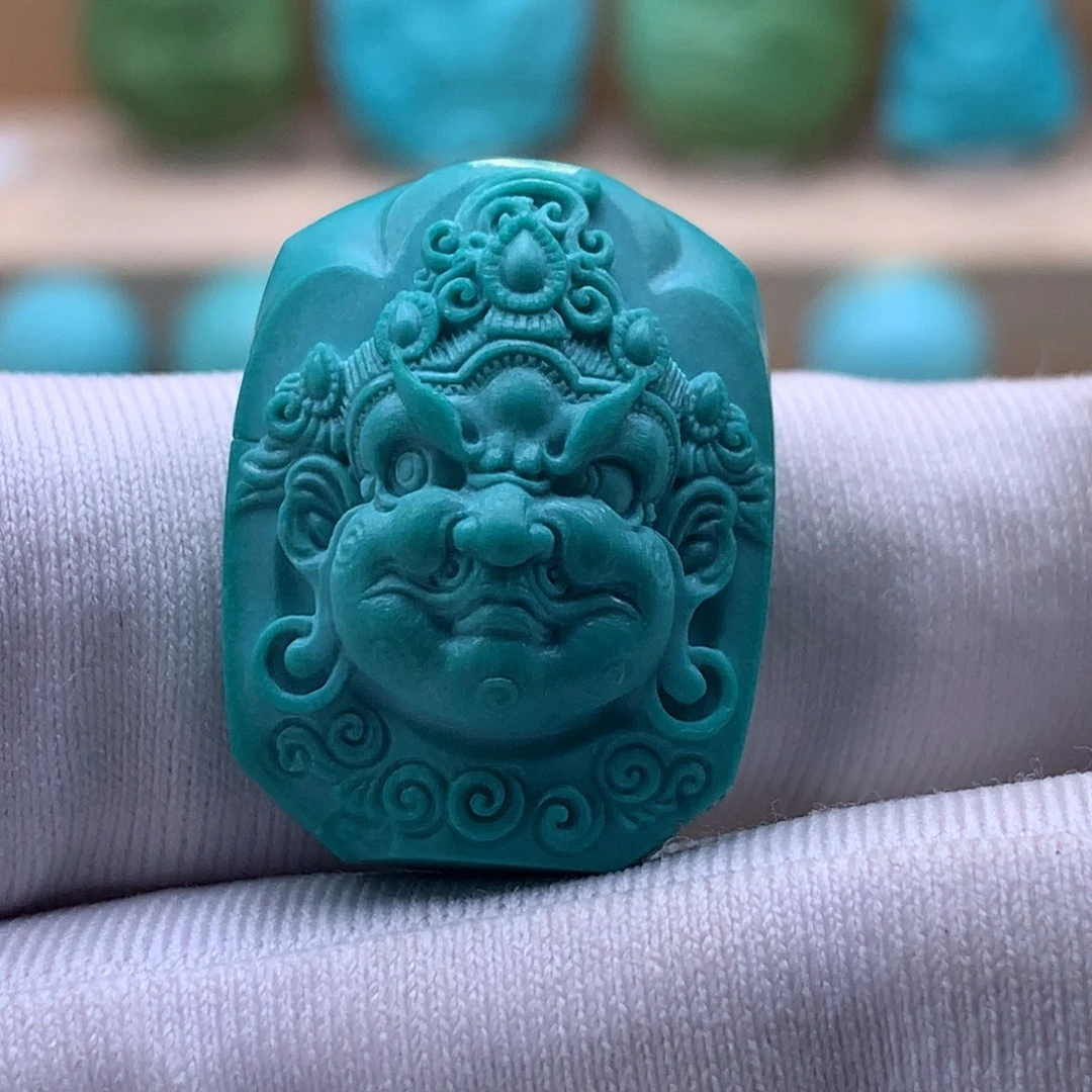 艳***艳绿松石未镶嵌珠宝奇石