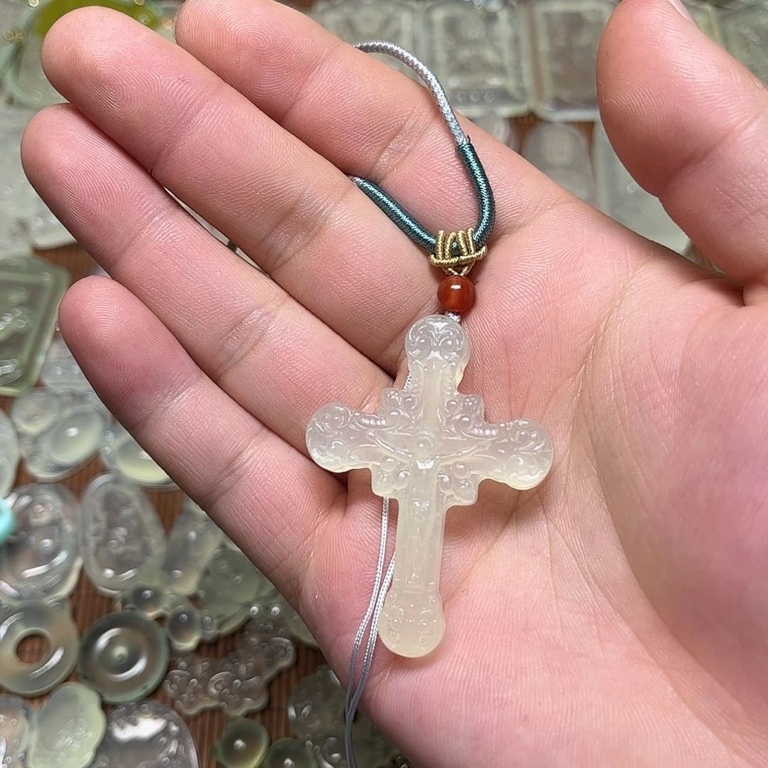 暴***瘦岫玉未镶嵌颈饰吊坠