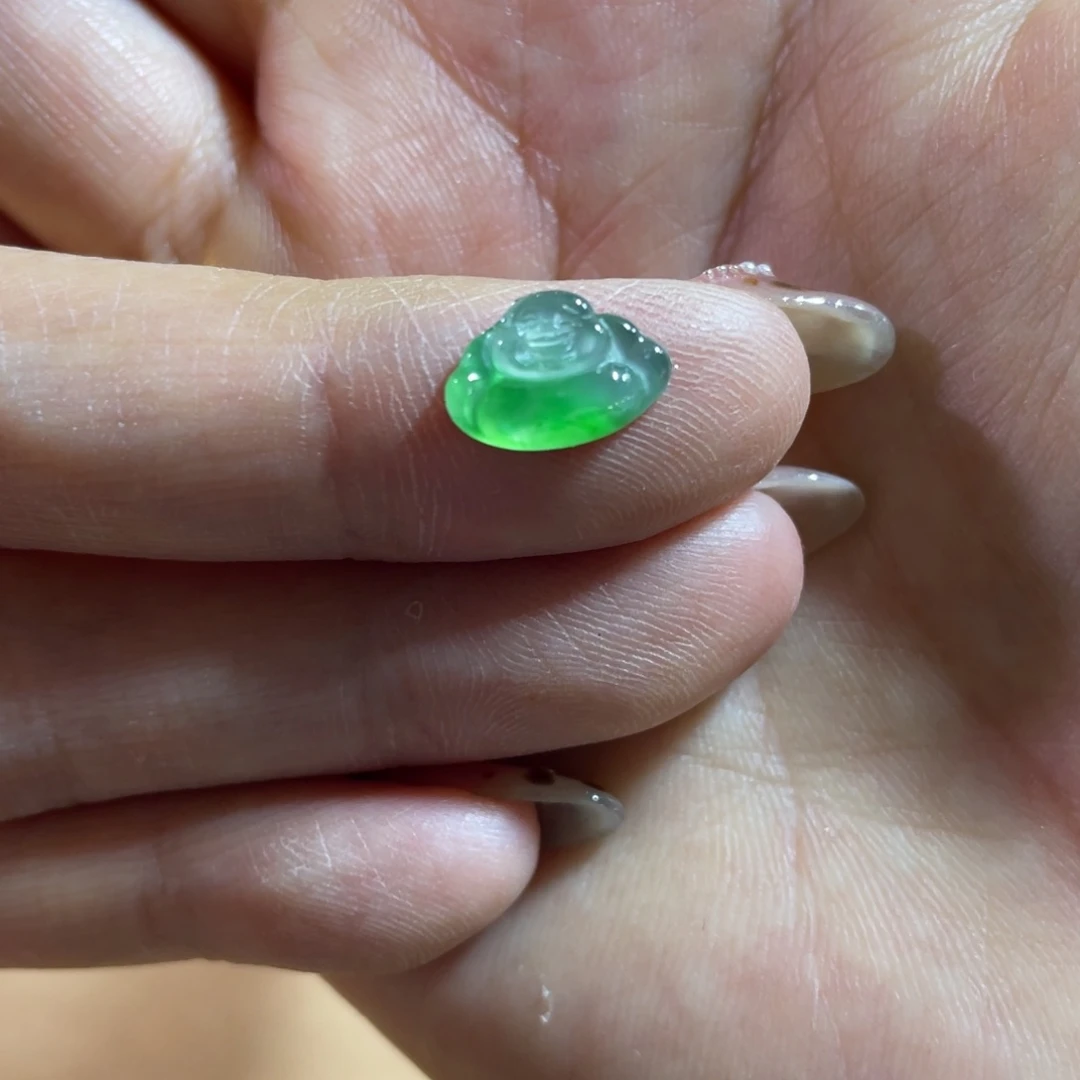 翡翠颈饰未镶嵌佛公