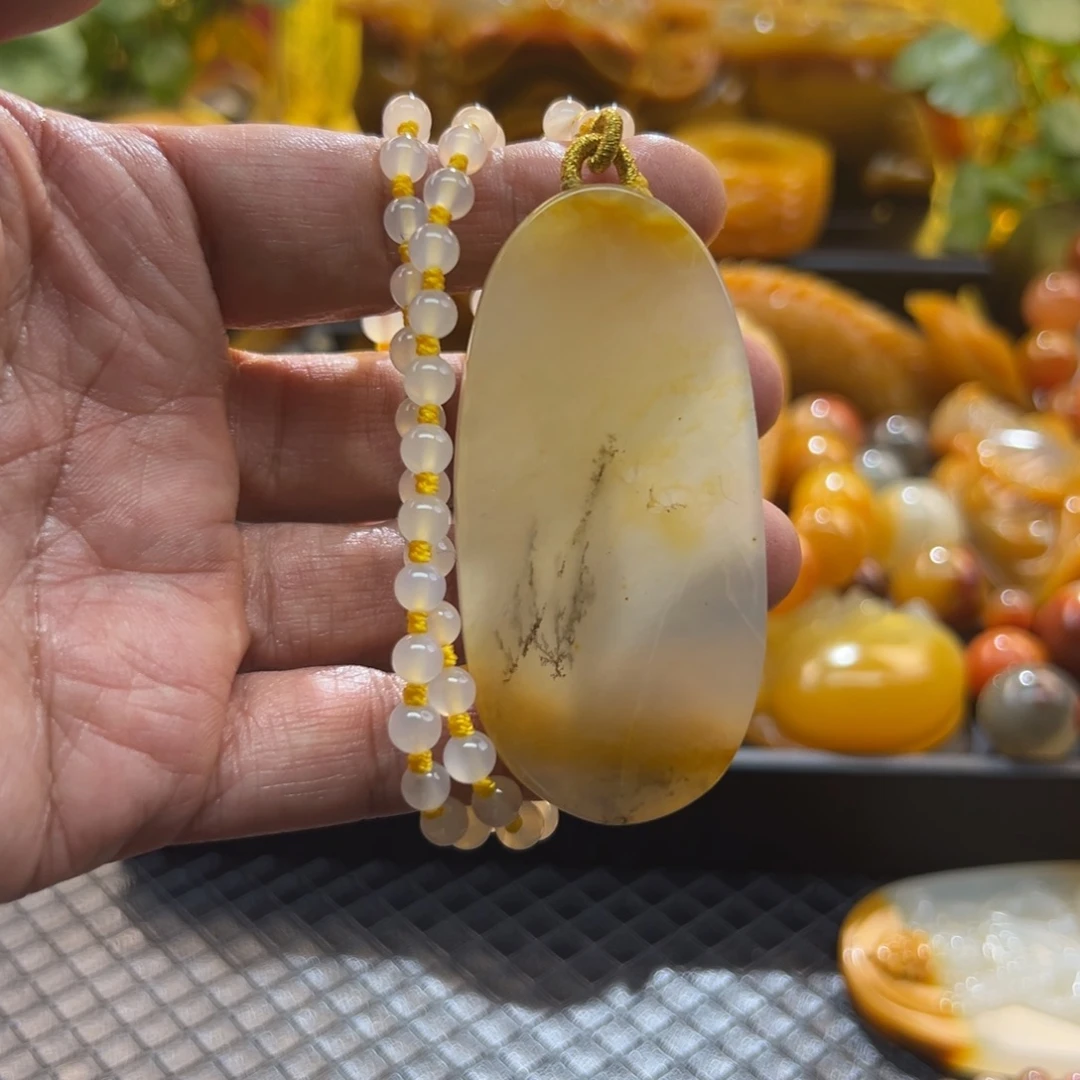 石英质玉未镶嵌颈饰