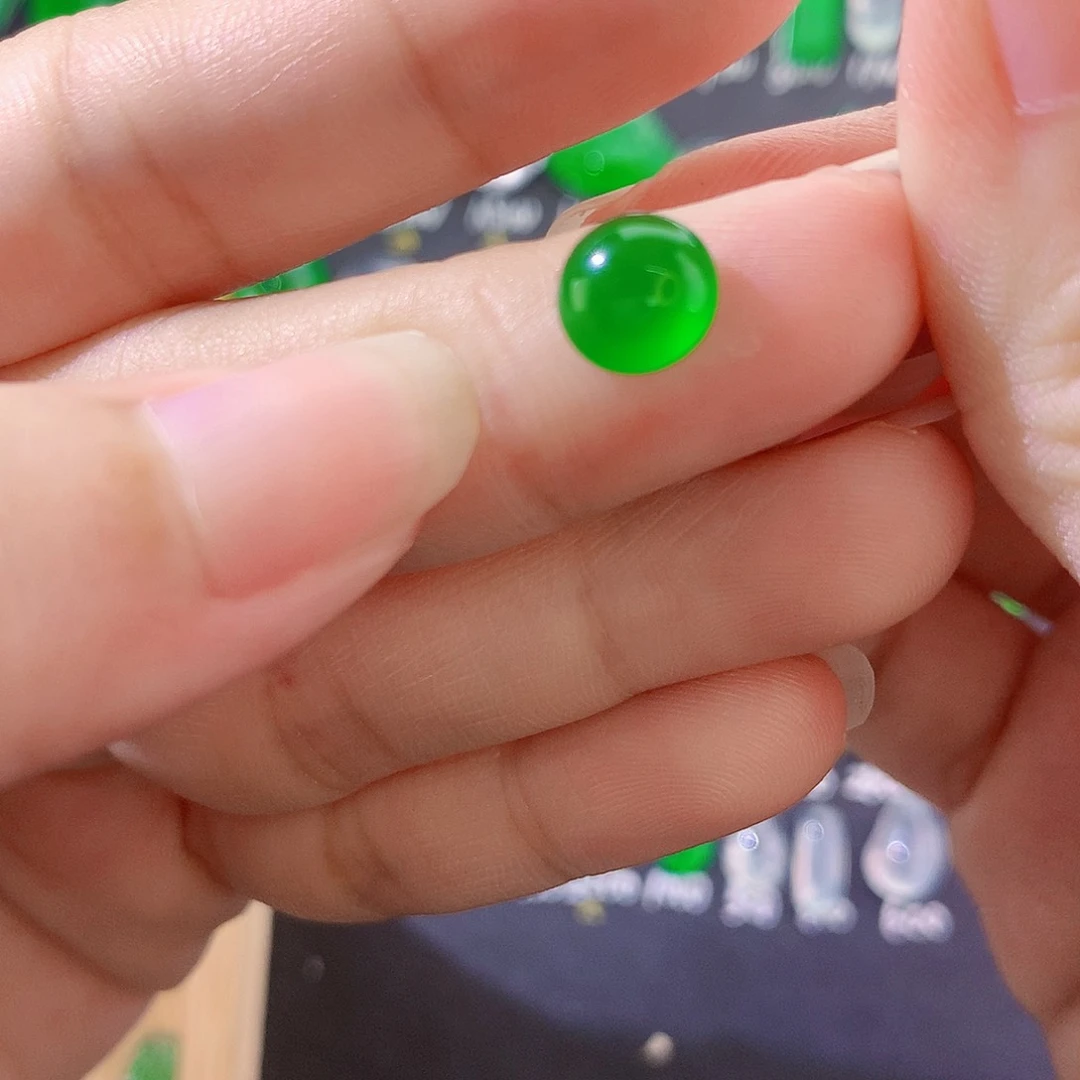 【闪购商品】颈饰未镶嵌翡翠正阳绿蛋面