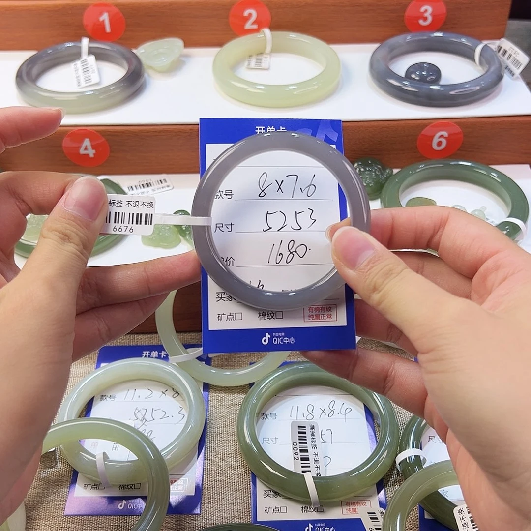 未镶嵌手镯和田玉小***个