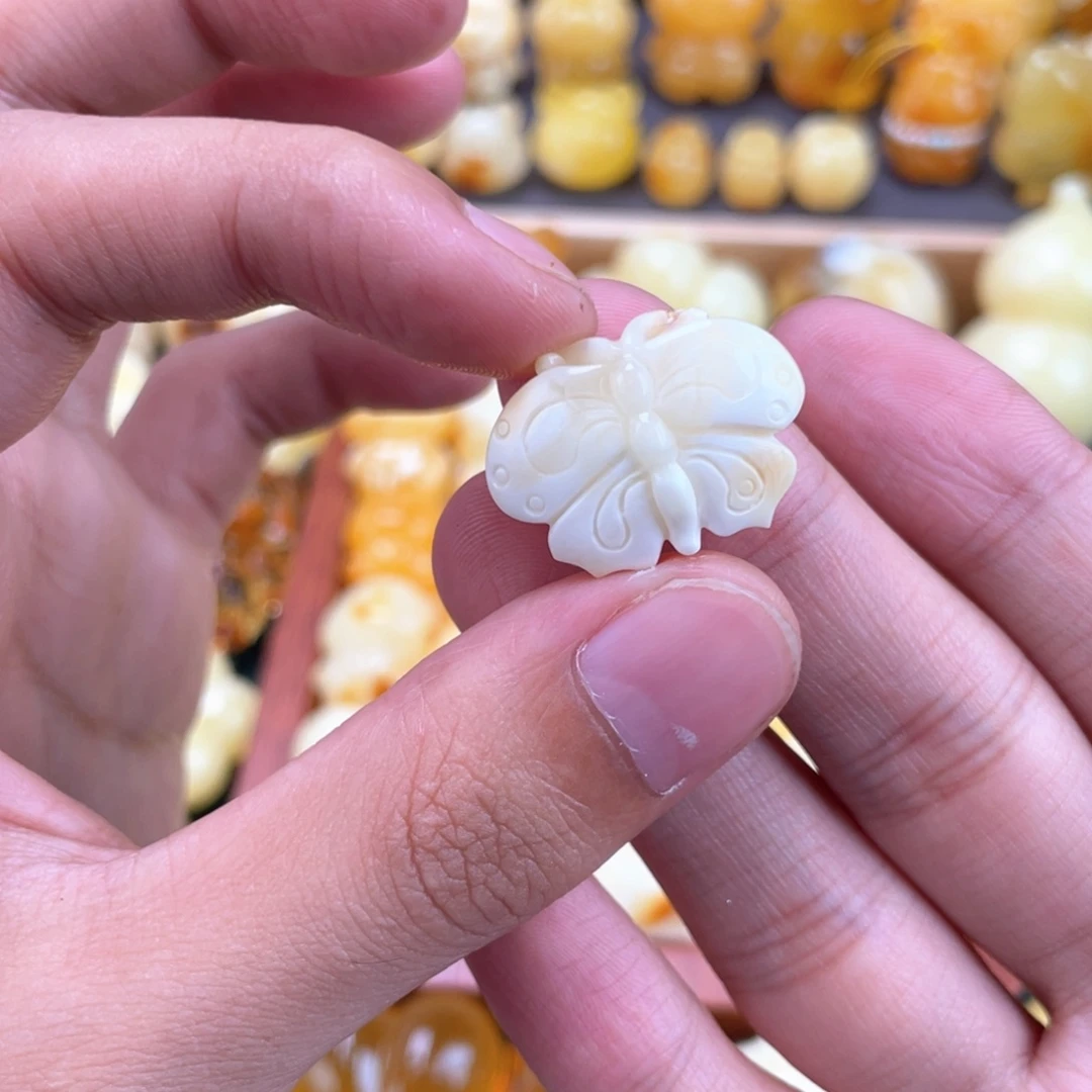 桃****琥珀未镶嵌裸石蜜蜡