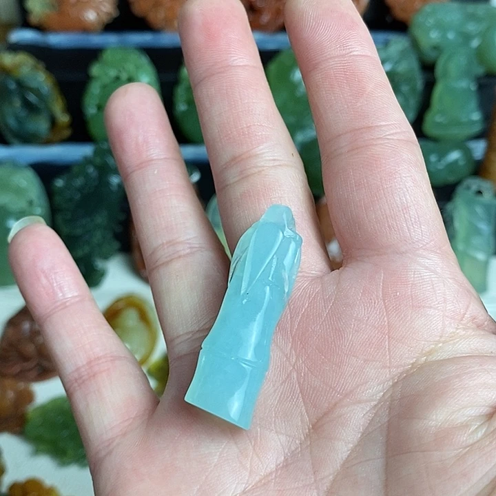 未镶嵌蛇纹石玉颈饰