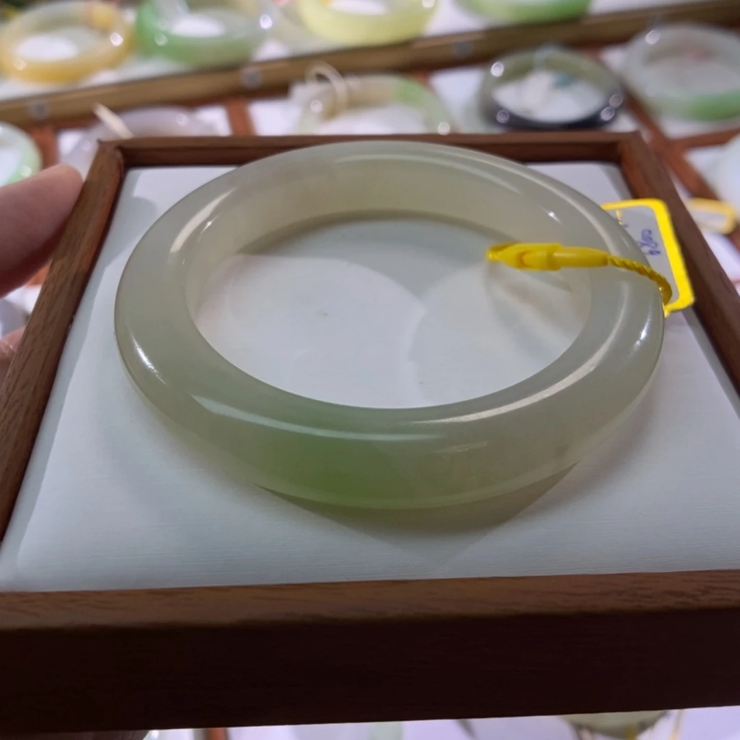 【闪购商品】未镶嵌手镯和田玉（翠青玉）