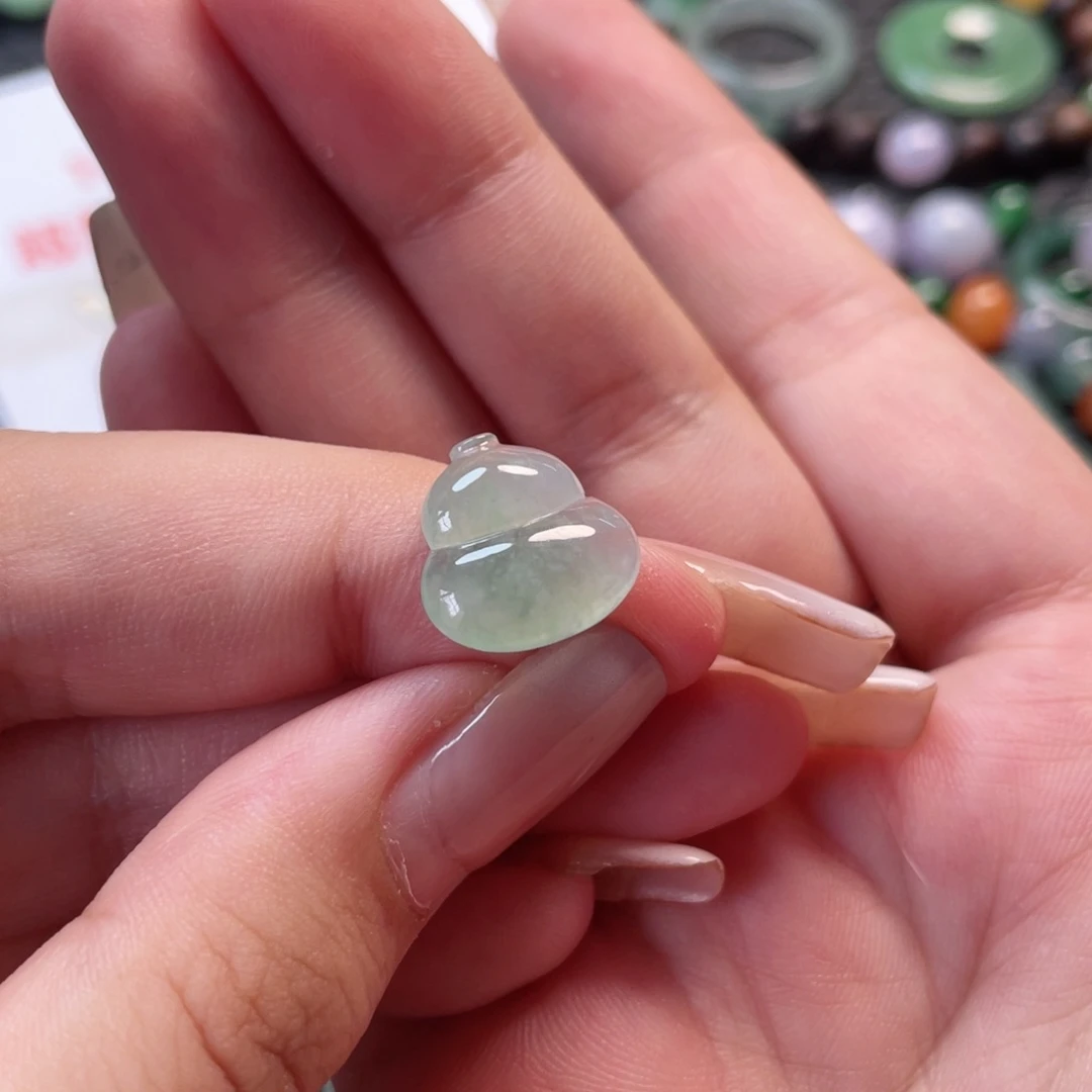 翡翠挂件未镶嵌   翡翠