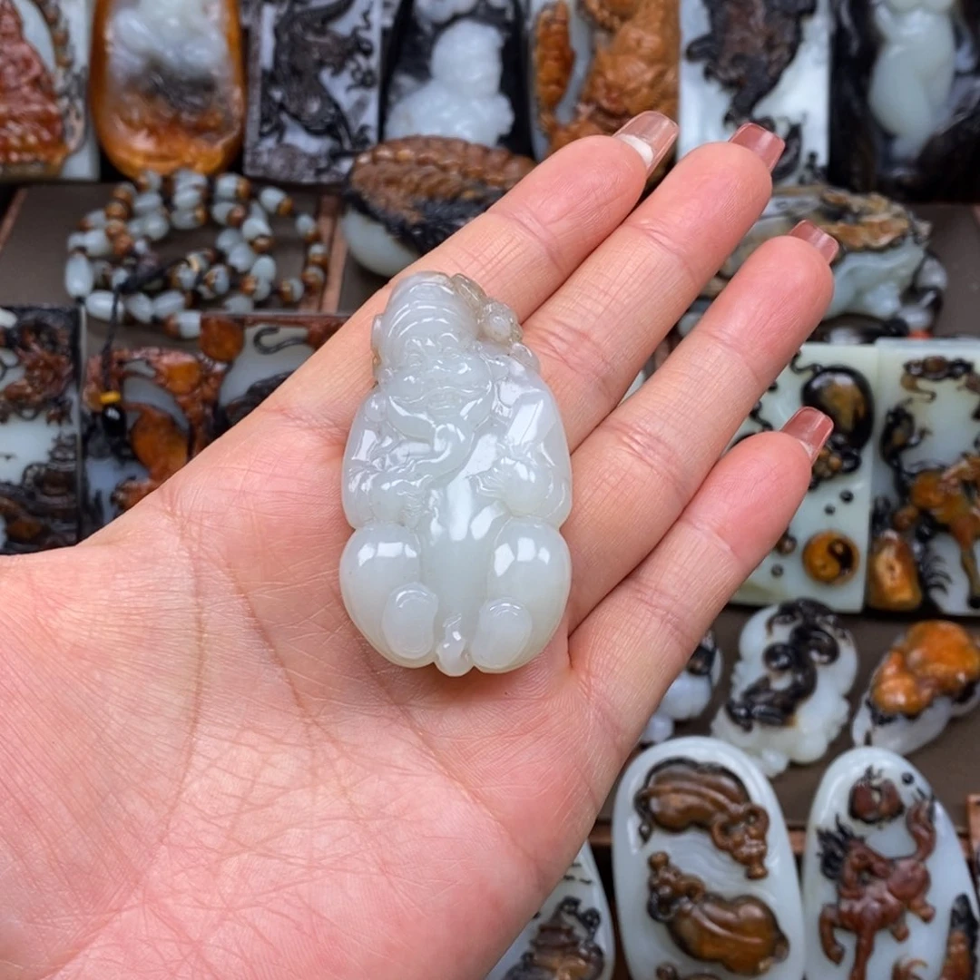 颈饰未镶嵌和田玉