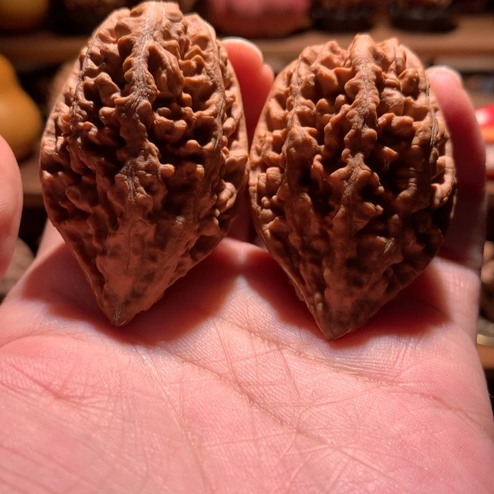 吊坠文玩核桃楸玥核77浮黄