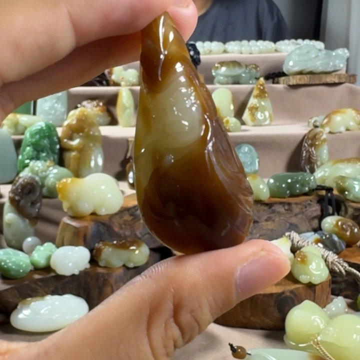 颈饰未镶嵌和田玉（糖玉）