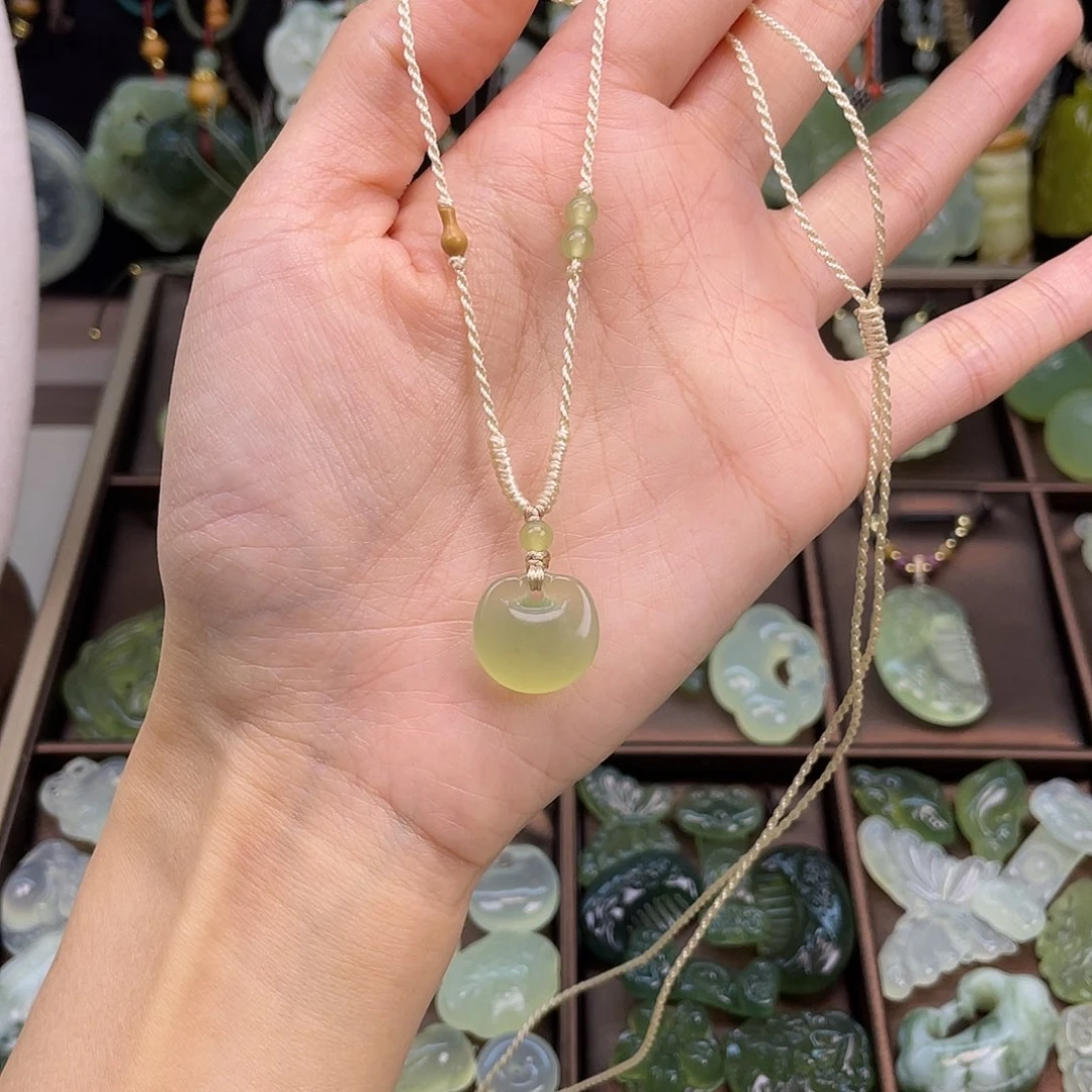 蛇纹石玉未镶嵌颈饰