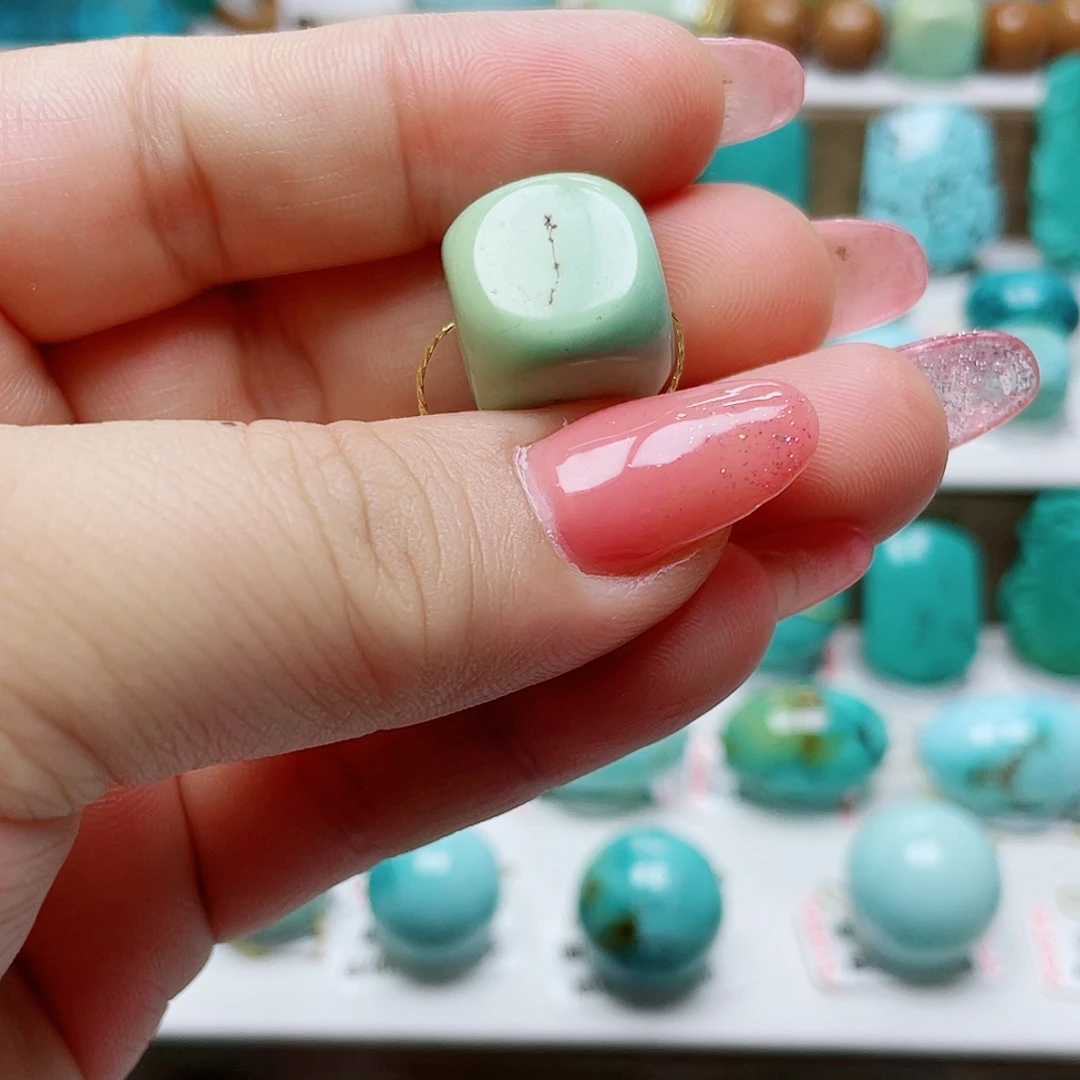 绿松石未镶嵌摆件