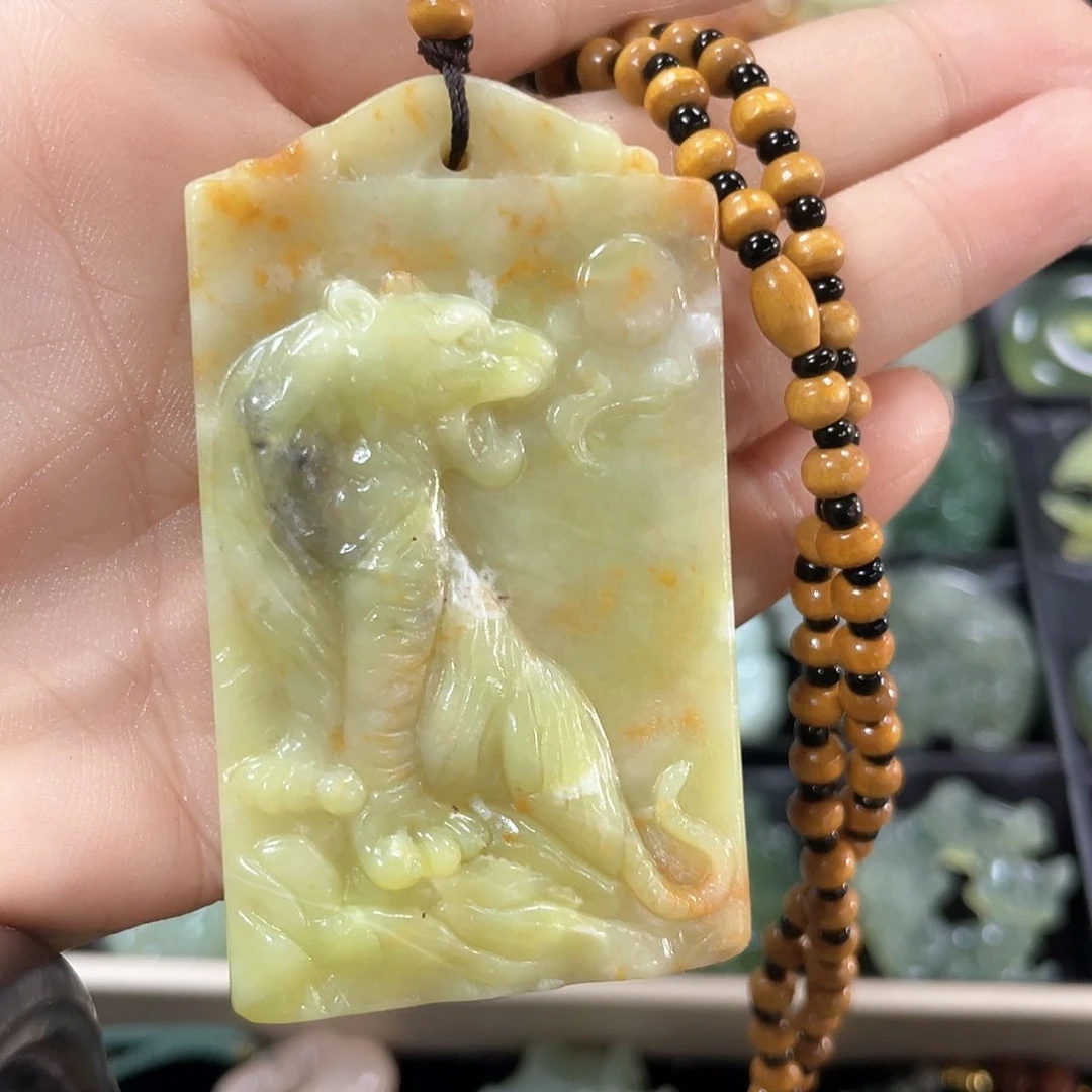 蛇纹石玉颈饰未镶嵌