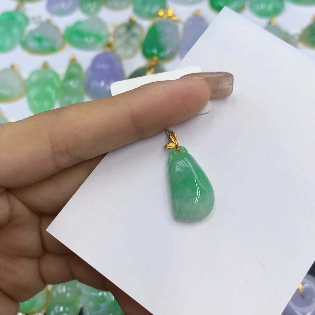 翡翠18K金镶嵌颈饰翡翠