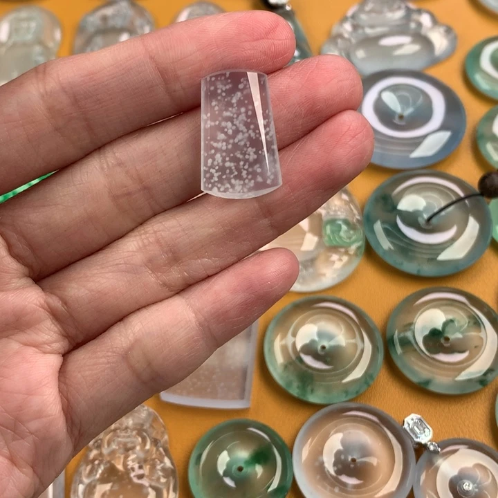 颈饰未镶嵌翡翠….