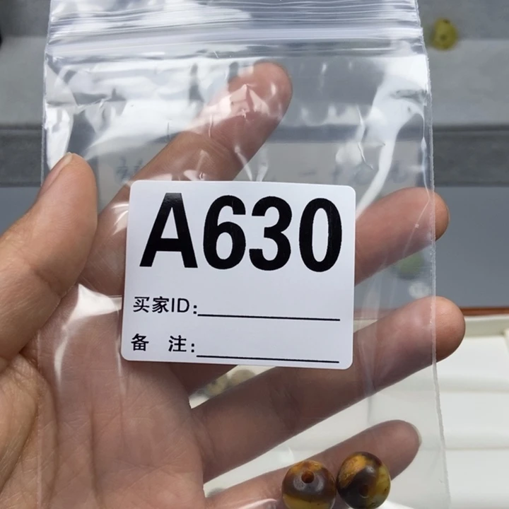 蛇纹石玉未镶嵌颈饰依***。