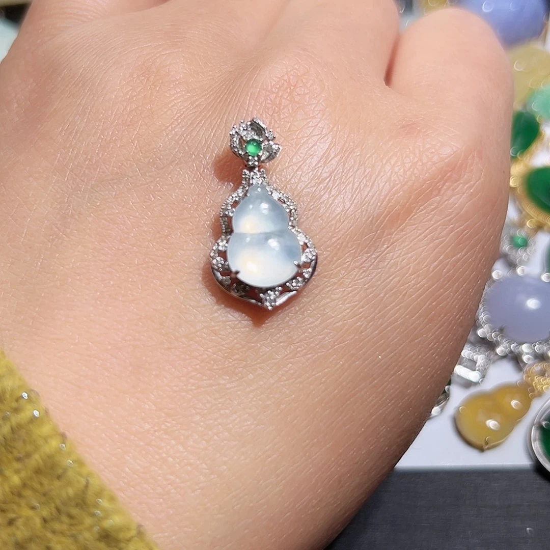 翡翠吊坠(不含链)18K金镶嵌