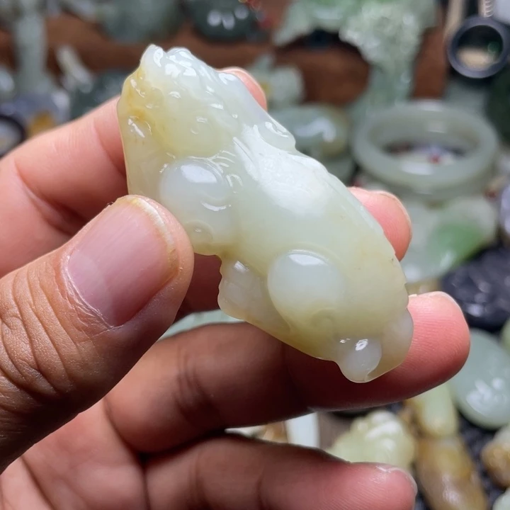 记***雨和田玉未镶嵌颈饰