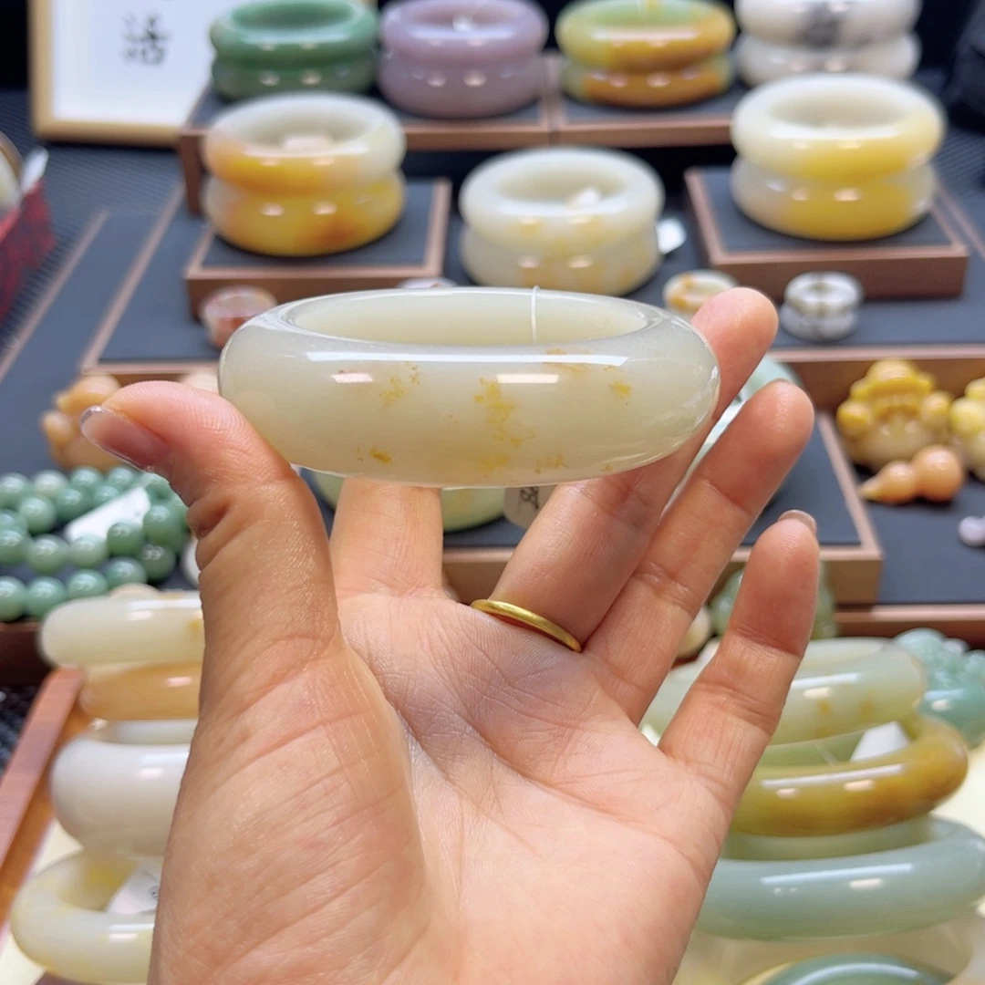 石英质玉未镶嵌手镯