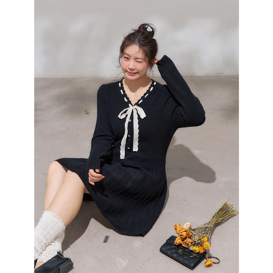 张大人【娇甜韩女】大码女装微胖妹妹收腰蕾丝蝴蝶结领针织连衣裙